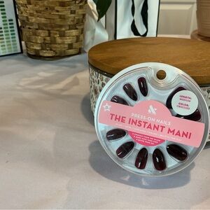 The Instant Mani Press-On Nails - Burgundy